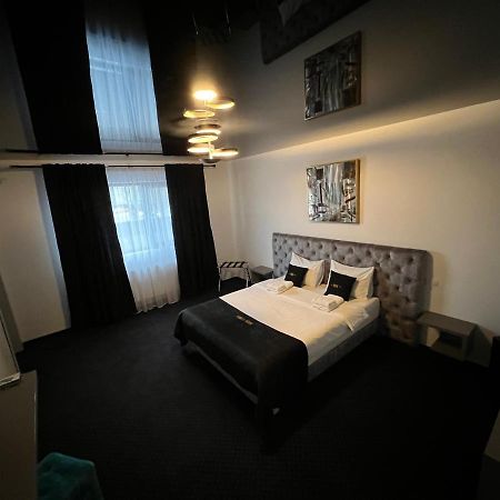 Renato House Hotel Targu Jiu Exterior photo