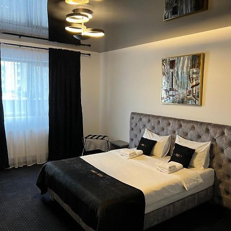 Renato House Hotel Targu Jiu Exterior photo