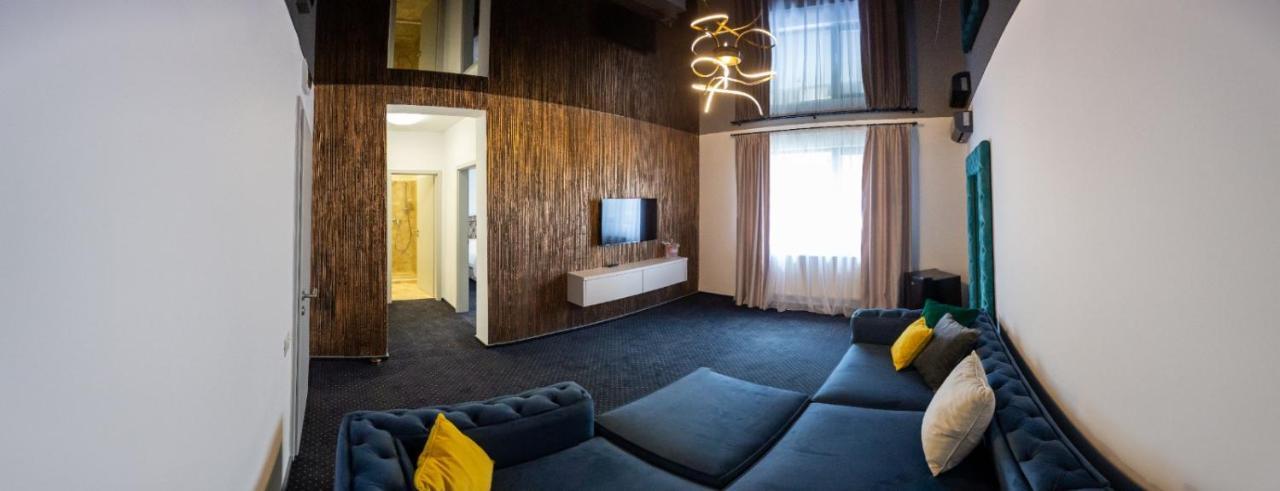 Renato House Hotel Targu Jiu Exterior photo
