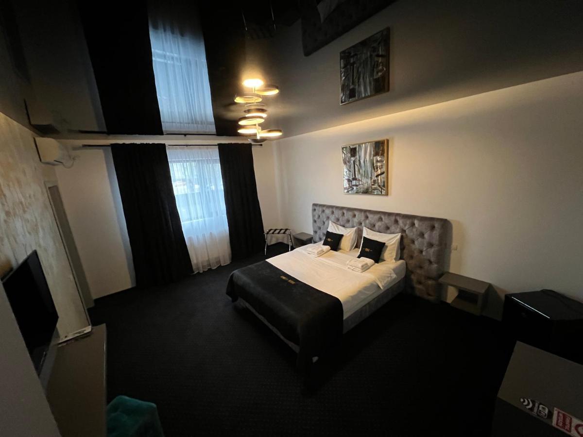 Renato House Hotel Targu Jiu Exterior photo